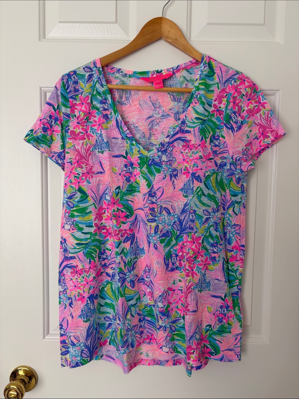 Lilly Pulitzer Disney Dreamin’  Parks Etta V-Neck T-Shirt Pink  Large